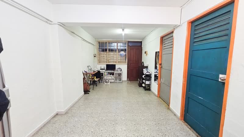 Bright 3-Room HDB, Unblocked Greenery — 5 Minutes to Holland Village MRT — Blk 4 Holland Close